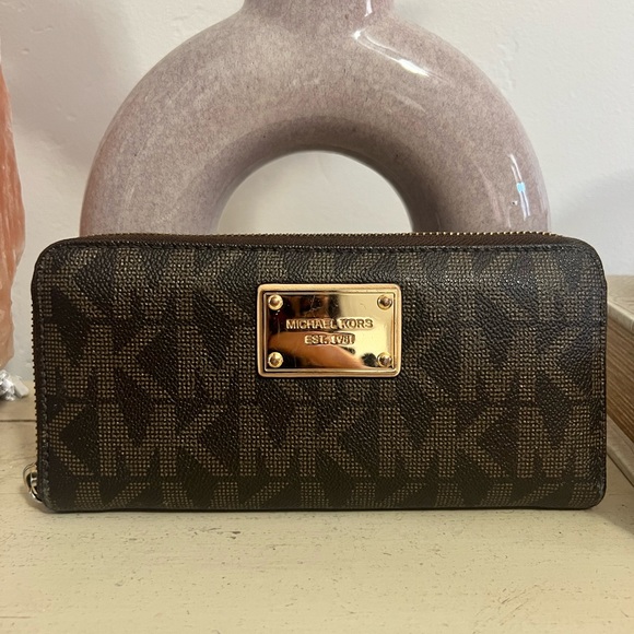 Michael Kors Handbags - Gently used Michael Kors wallet